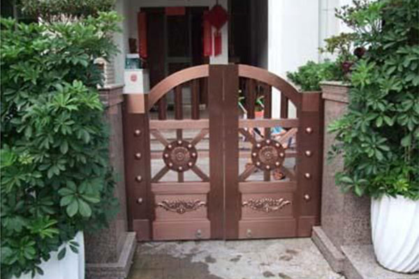 安装铜门的方法